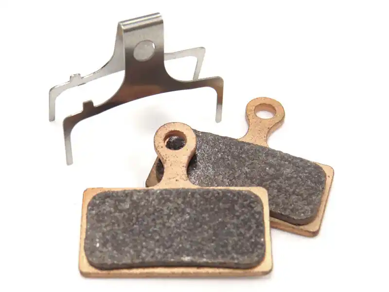 Dostępne od ręki CLARK‘S okładziny hamulcowe SHIMANO (XTR M985, XT M785, SLX M666, Deore M615, Alfine R785, FSA K-Force, CLARKS M2) pół metaliczne